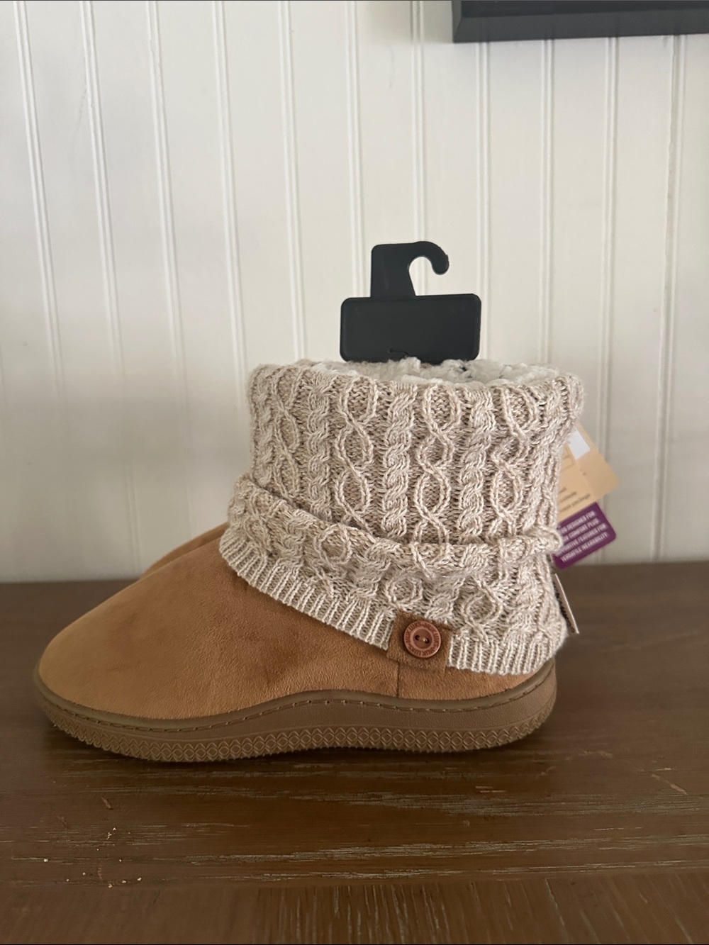 Muk Luks Tan Suede-Look Slipper Bootie with Cream Cable Knit Cuff NEW sz M 7/8 - Picture 6 of 11